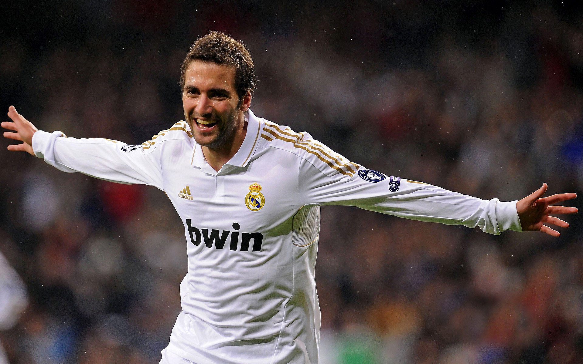 穆古鲁扎连续三场比赛得分超过战术调整，加拿大队不断突破！引发球迷热议